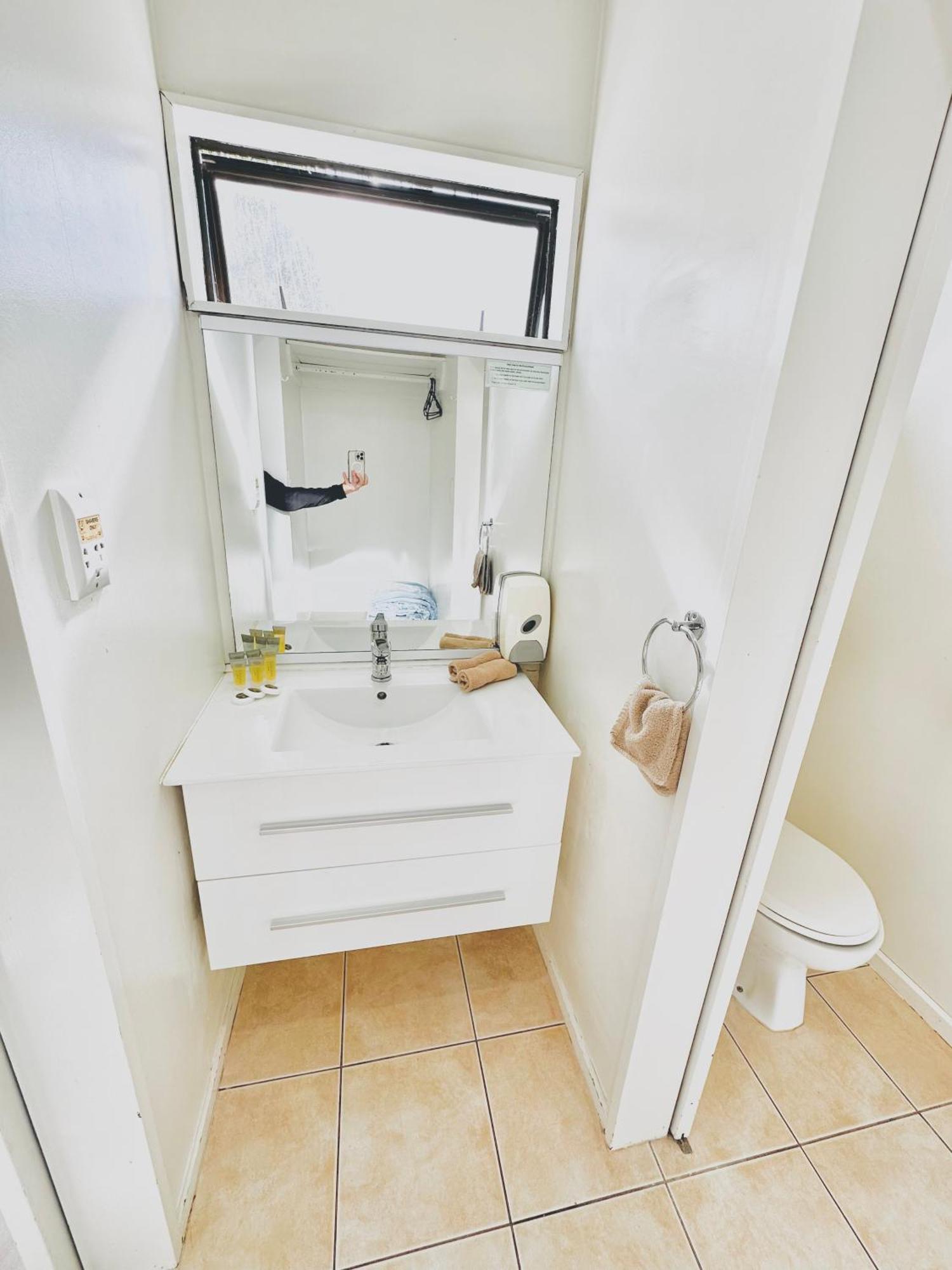 Gothic Heights Motel Christchurch Ngoại thất bức ảnh
