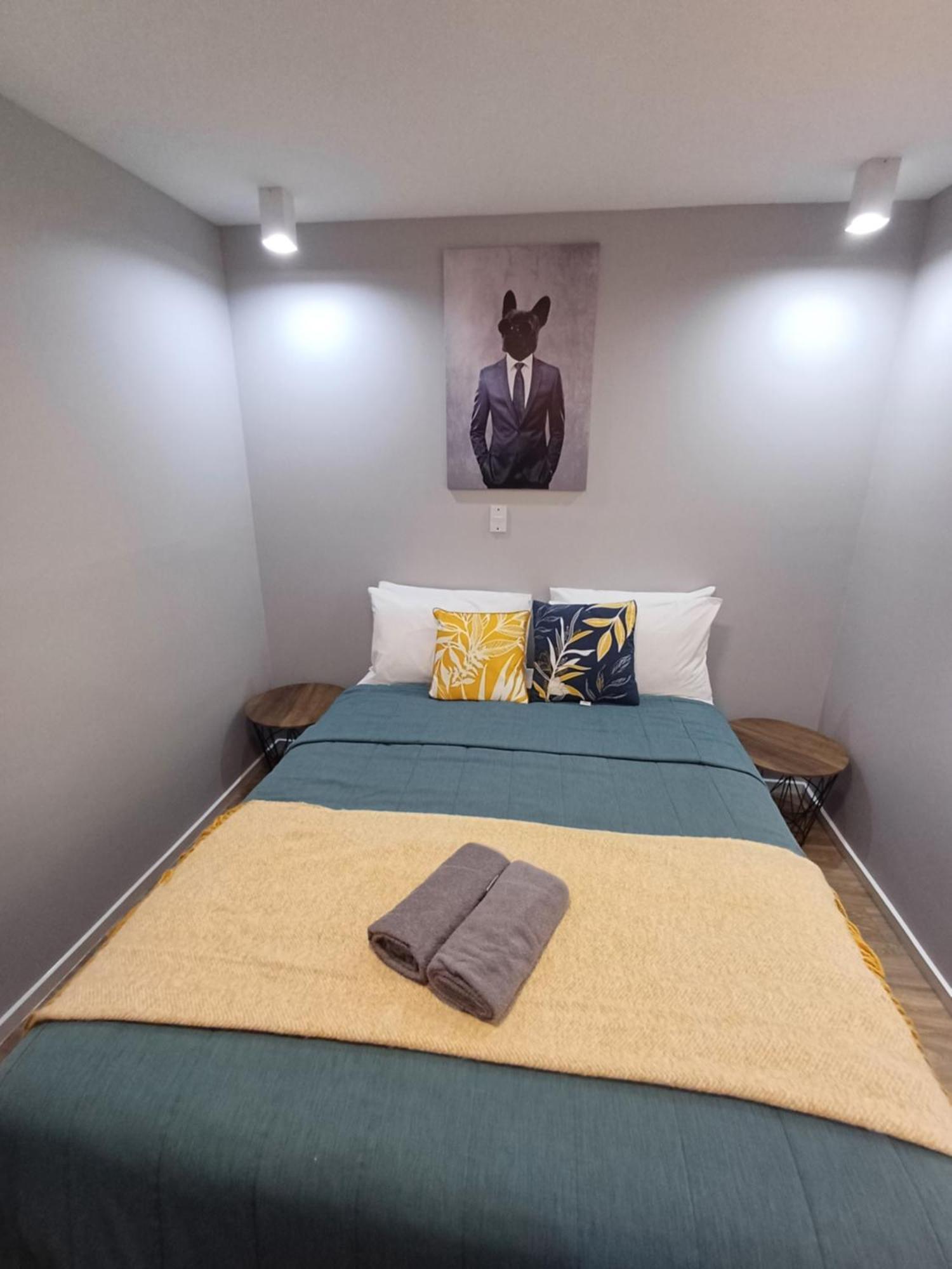 Gothic Heights Motel Christchurch Phòng bức ảnh
