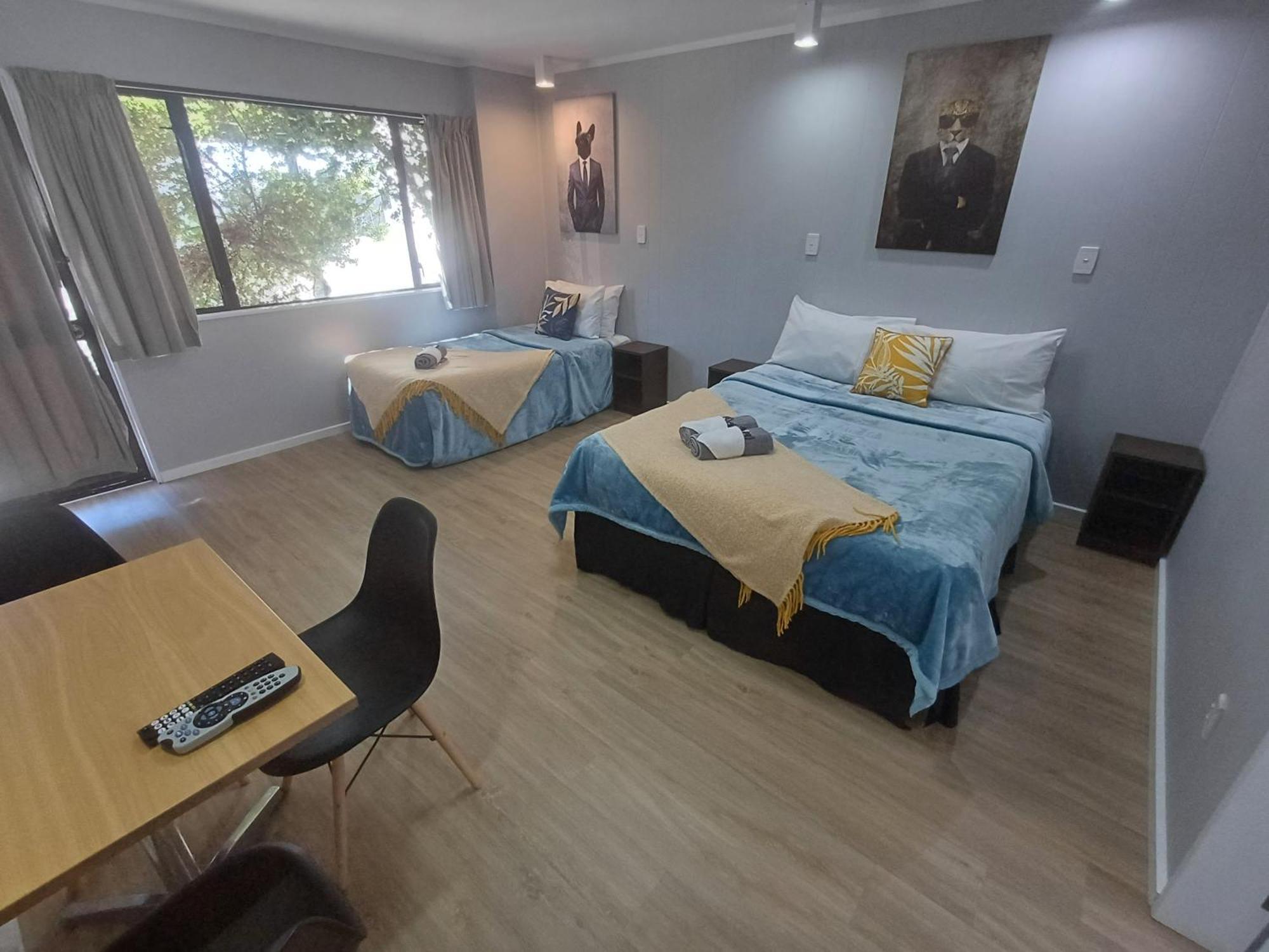 Gothic Heights Motel Christchurch Phòng bức ảnh